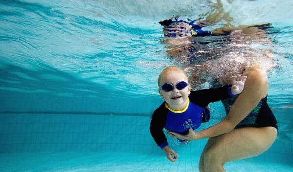 6 lợi ích tuyệt vời mà phụ huynh nên cho trẻ học bơi ngay và luôn