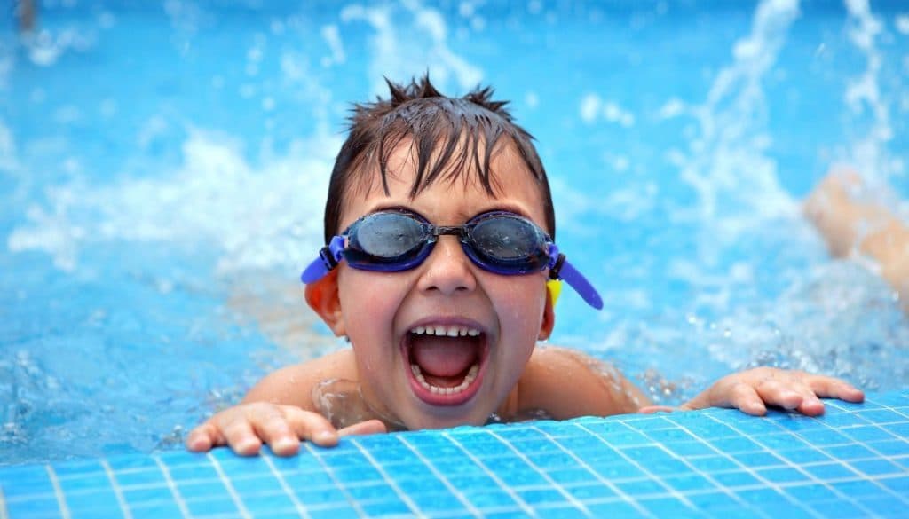 6 lợi ích tuyệt vời mà phụ huynh nên cho trẻ học bơi ngay và luôn