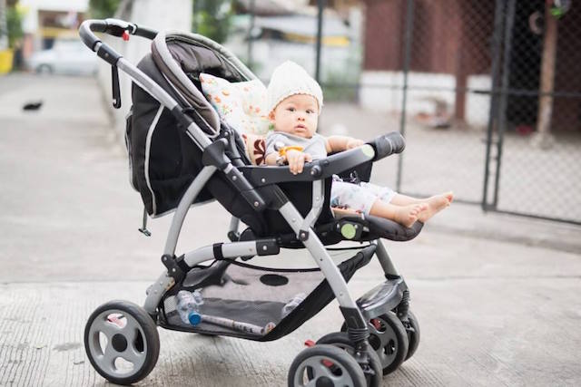 Tại sao các bậc cha mẹ có nên sử dụng xe đẩy em bé?