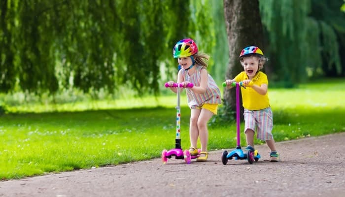 5 nguyên tắc lưu ý giúp bé chơi xe trượt scooter trẻ em an toàn