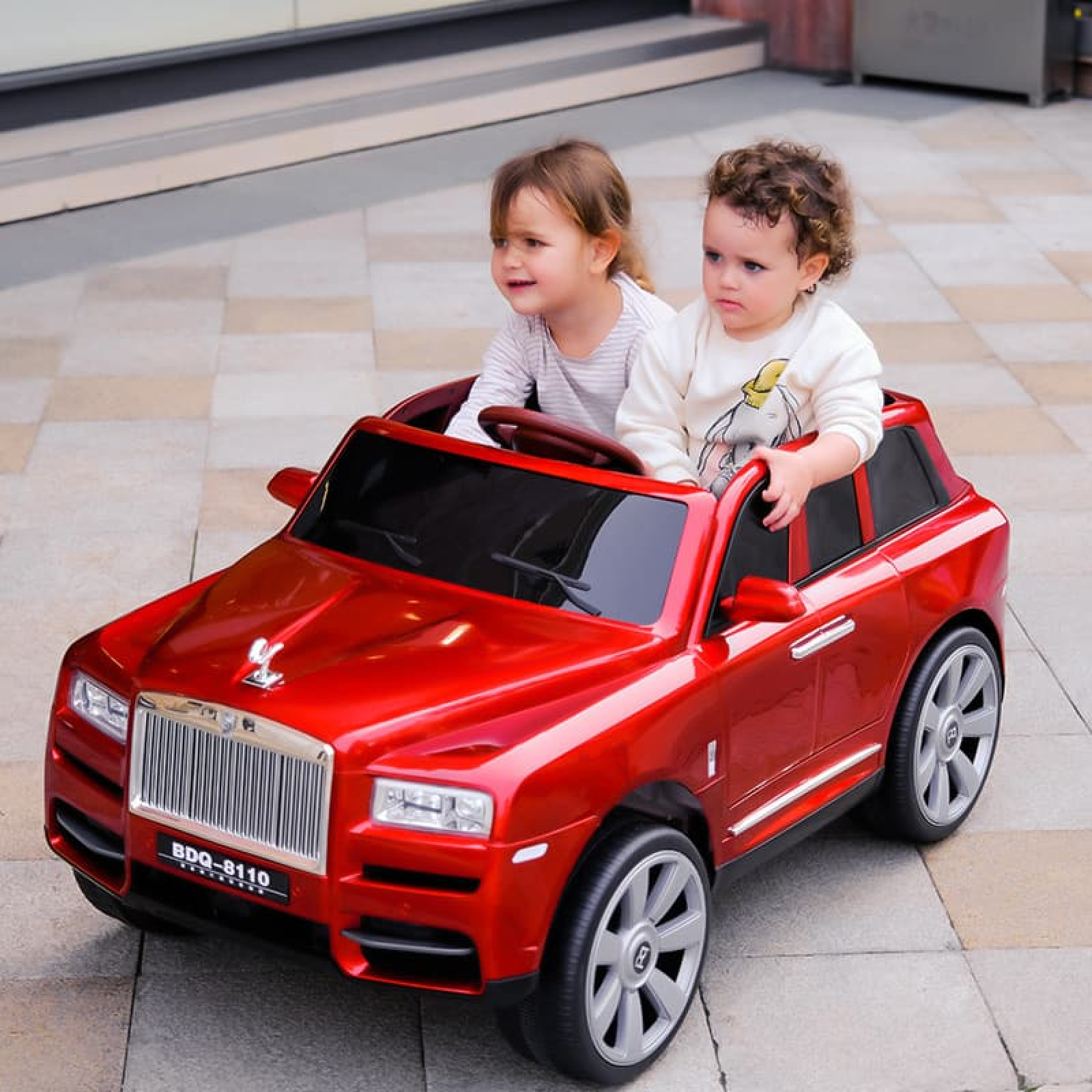 Bật mí lý do thôi thúc phụ huynh nên chọn xe ô tô điện làm quà dành cho bé