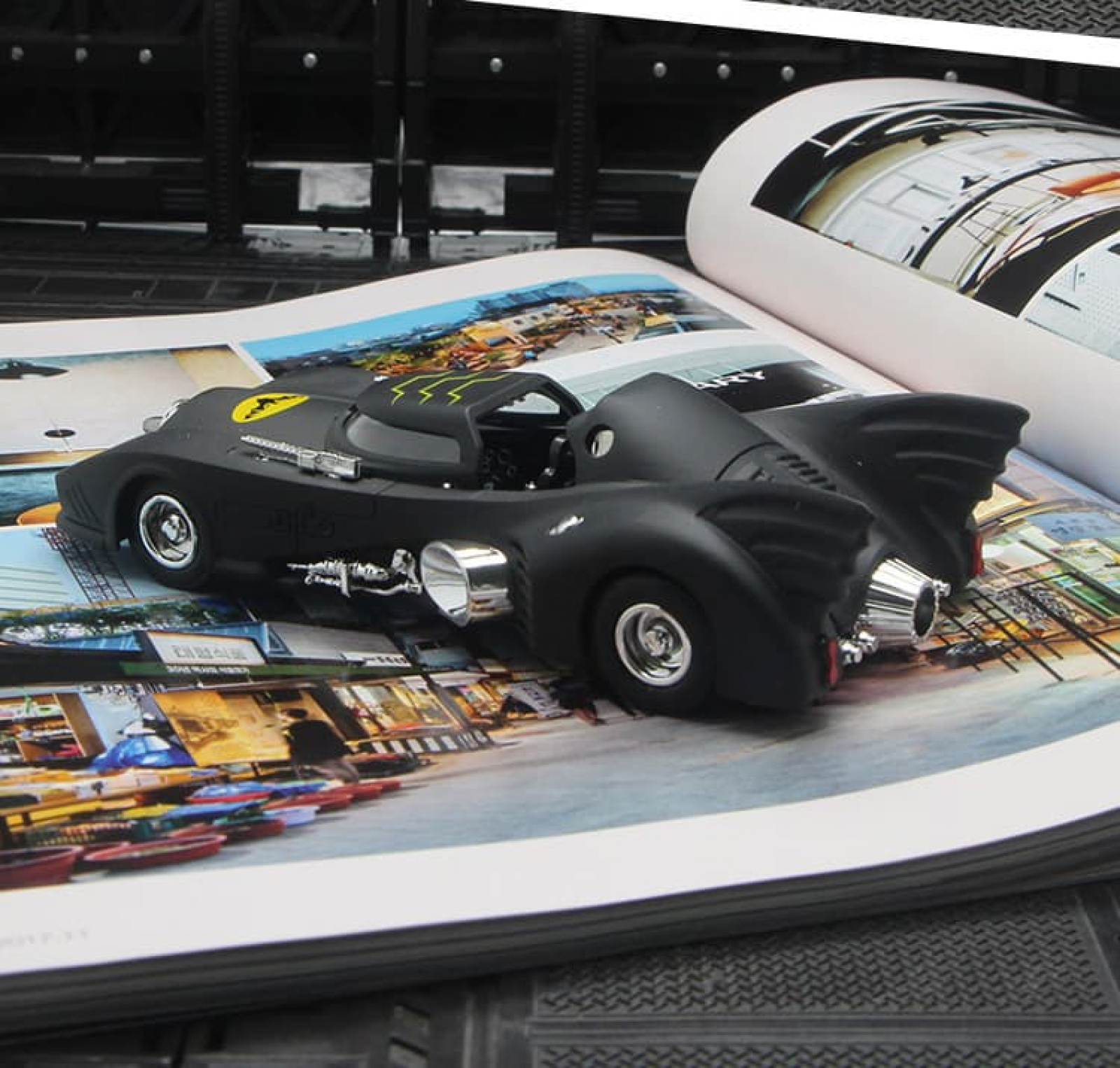 Mô hình xe Batmobile và Batman  Shopee Việt Nam