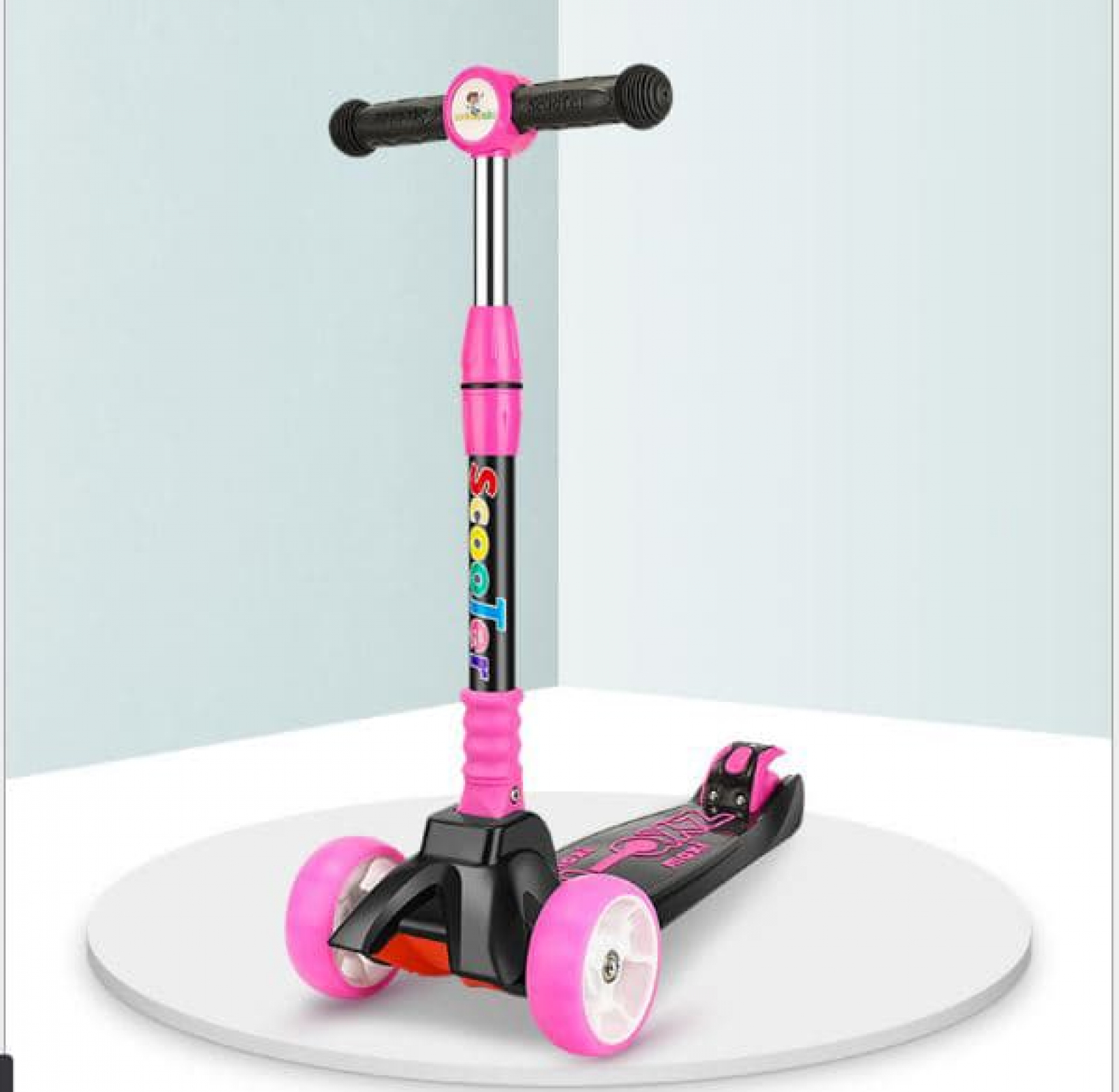 Vì sao nên lựa chọn xe trượt scooter 3 bánh cho bé chơi?