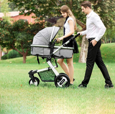 Bé ở độ tuổi nào mẹ có thể sử dụng xe đẩy trẻ em?