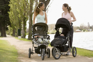 Cẩn trọng 5 lưu ý khi sử dụng xe đẩy cho trẻ sơ sinh