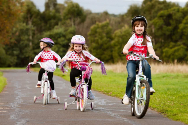 Cẩn trọng ghi nhớ 4 lưu ý trước khi tập đi xe đạp cho bé