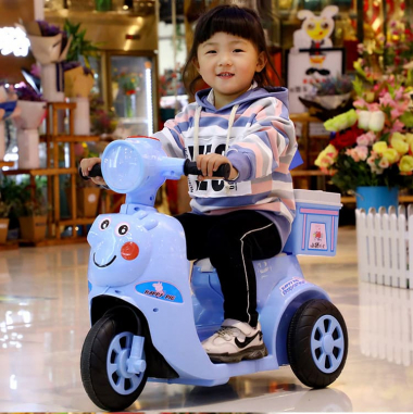 Không thể chối cãi 5 lợi ích khi cho bé sử dụng xe máy điện trẻ em