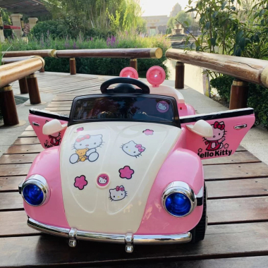 Mẫu xe ô tô điện hello kitty siêu dễ thương dành cho các bé gái