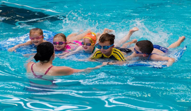 Tiết lộ quy tắc an toàn khi cho bé tập bơi