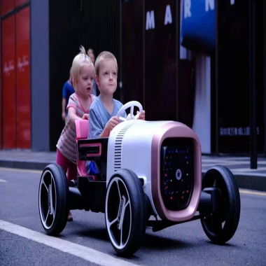 Xe ô tô điện trẻ em kiểu dáng độc lạ 042
